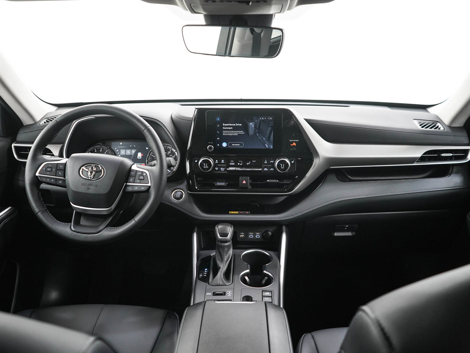 Used 2025 Toyota Highlander XLE AWD/4WD image 13