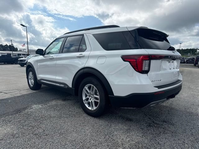 Used 2025 Ford Explorer Active w/ Active Comfort Package RWD image 3