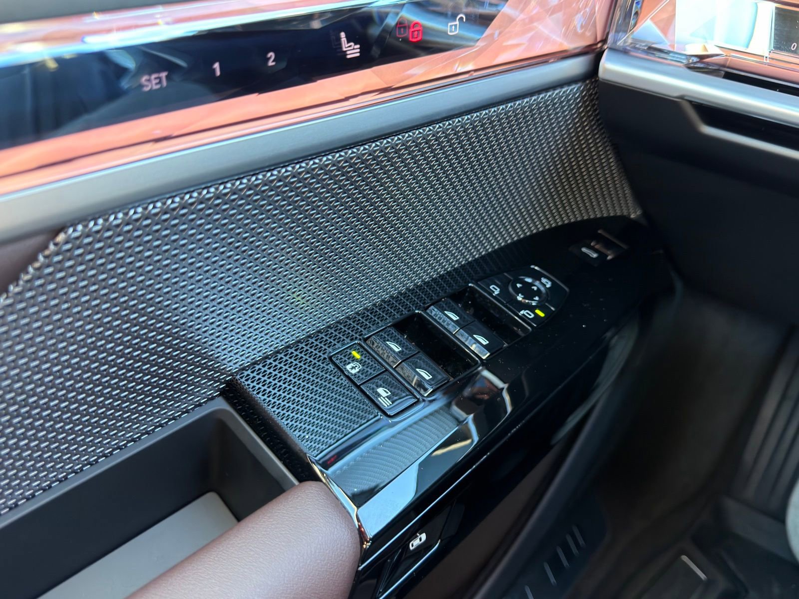 Used 2025 BMW 740i xDrive w/ Premium Package image 21