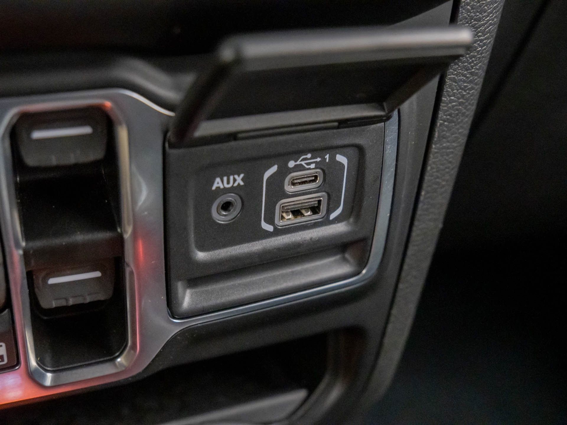 Used 2022 Jeep Wrangler Unlimited Sahara w/ Cold Weather Group image 21