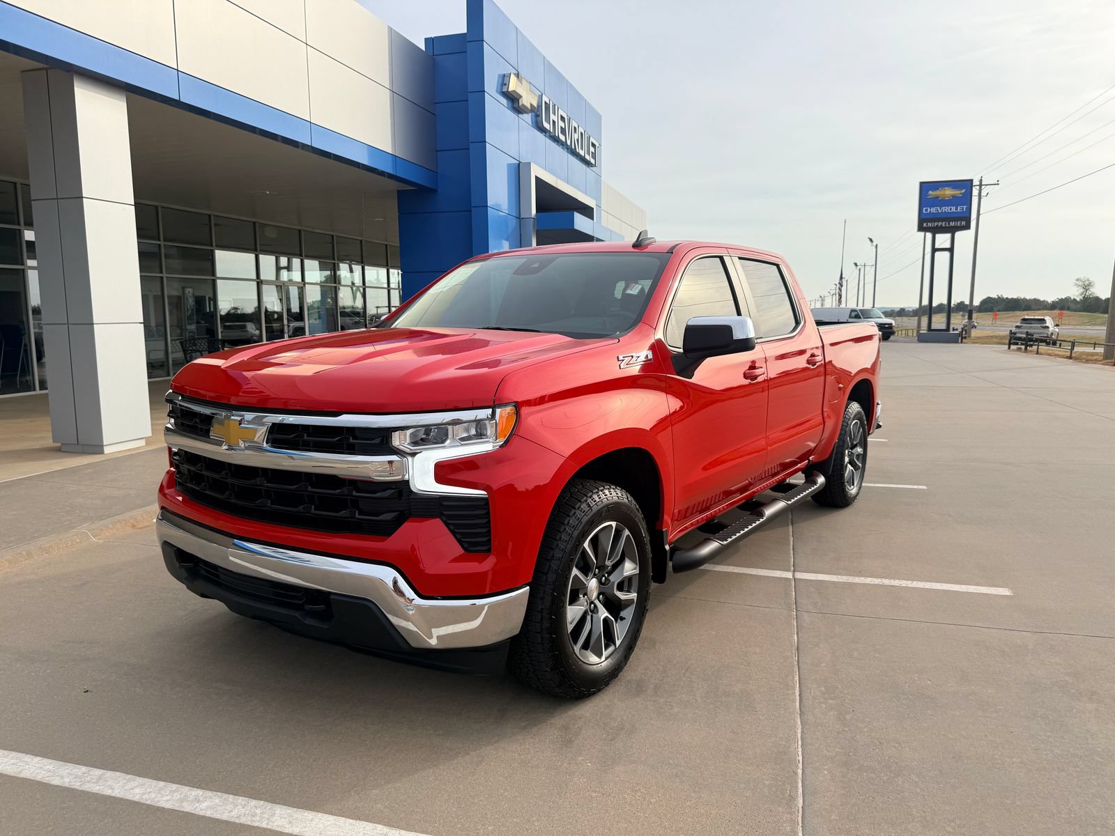 Used 2025 Chevrolet Silverado 1500 LT AWD/4WD image 2
