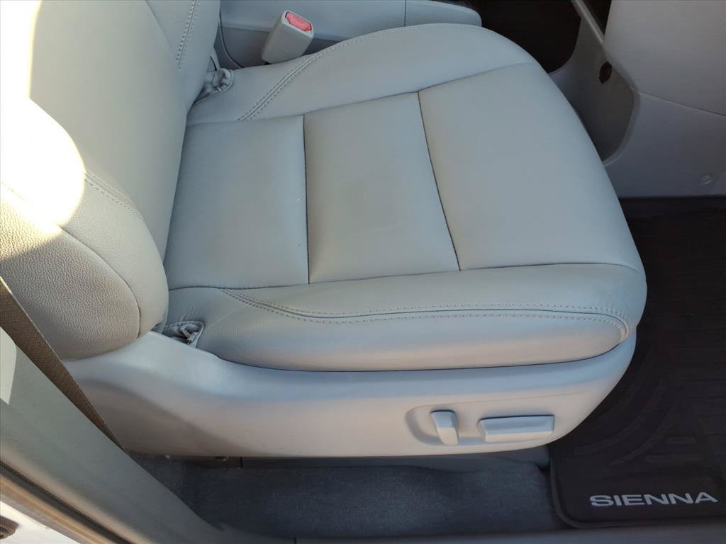Used 2018 Toyota Sienna XLE AWD/4WD image 17
