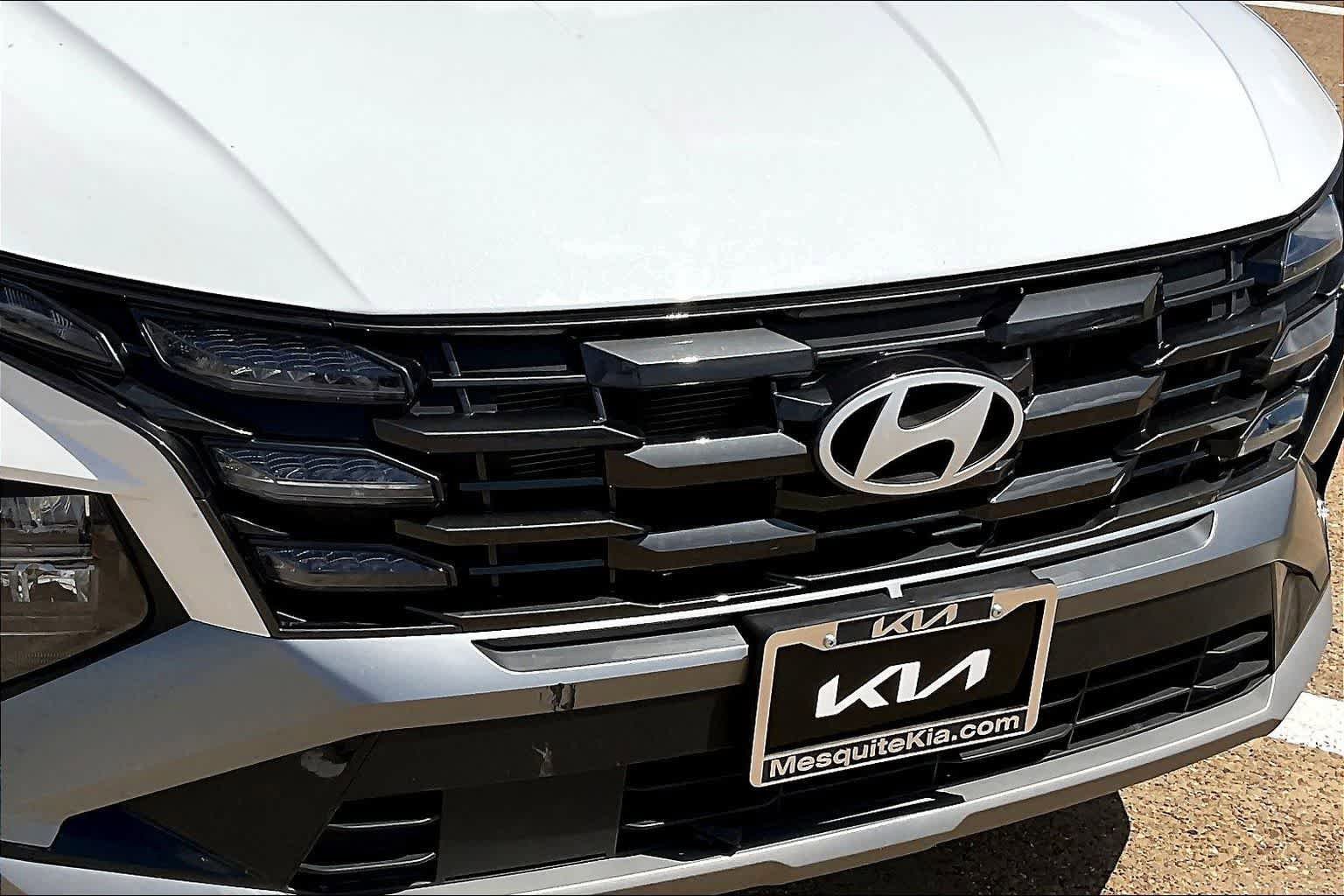 Used 2025 Hyundai Tucson SE FWD image 32