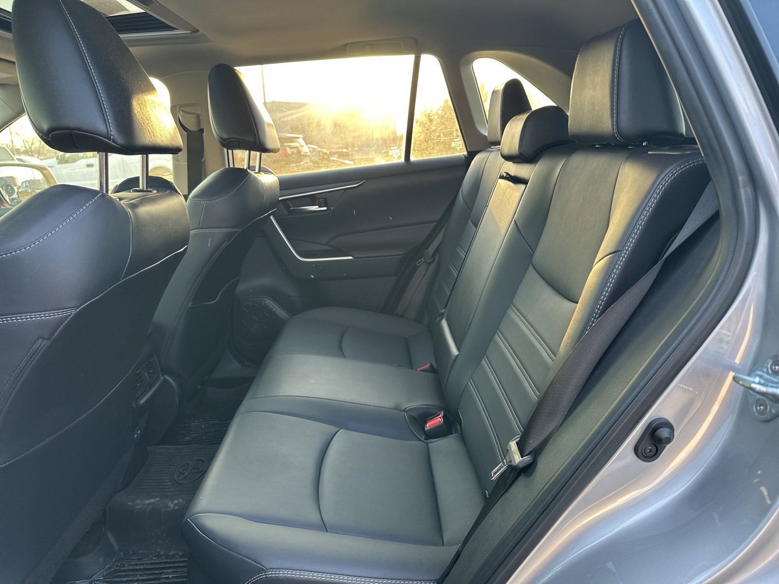 Used 2023 Toyota RAV4 XLE Premium image 5