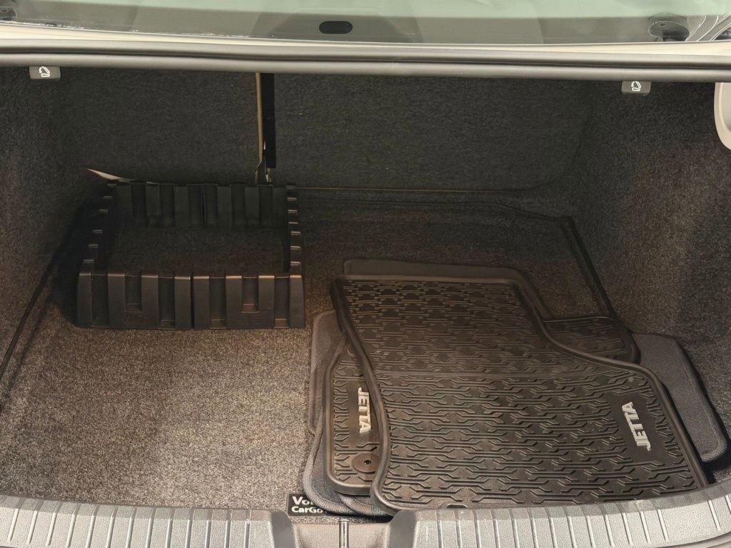 Used 2019 Volkswagen Jetta SE w/ Cold Weather Package image 15