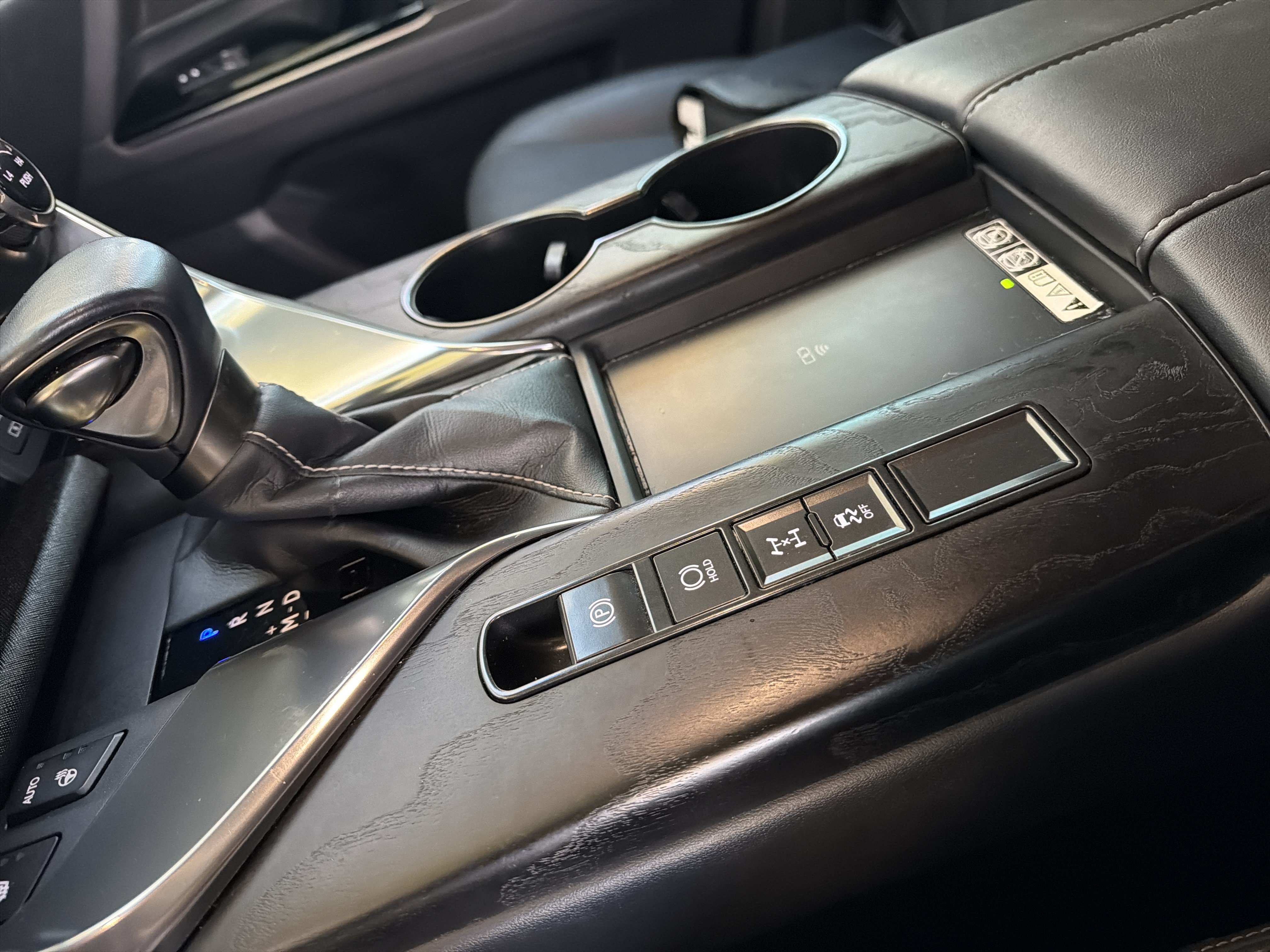Used 2022 Lexus LX 600 4WD w/ Interior Upgrade Package image 26