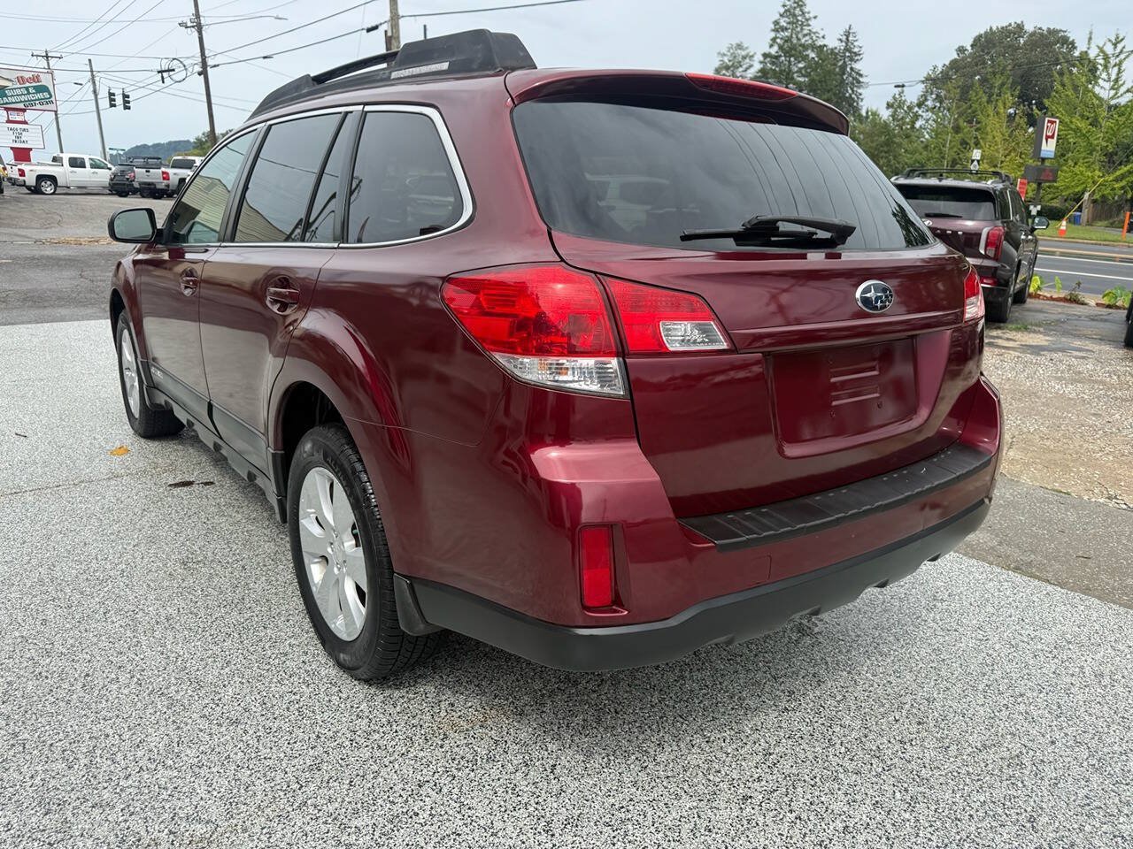 Used 2011 Subaru Outback 2.5i Premium AWD/4WD image 9