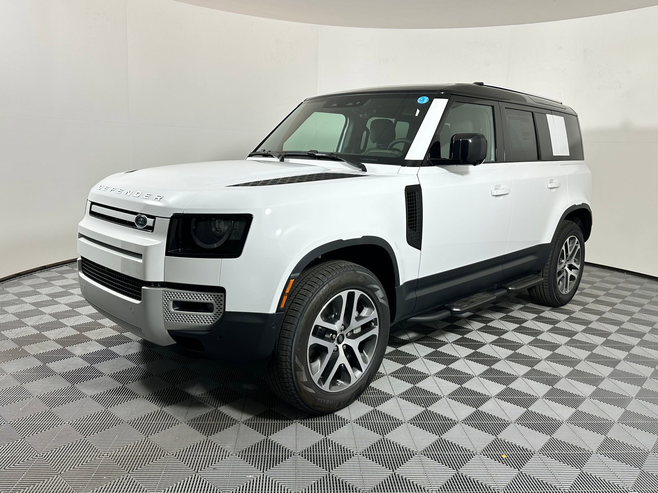 New 2025 Land Rover Defender 110 S image 1