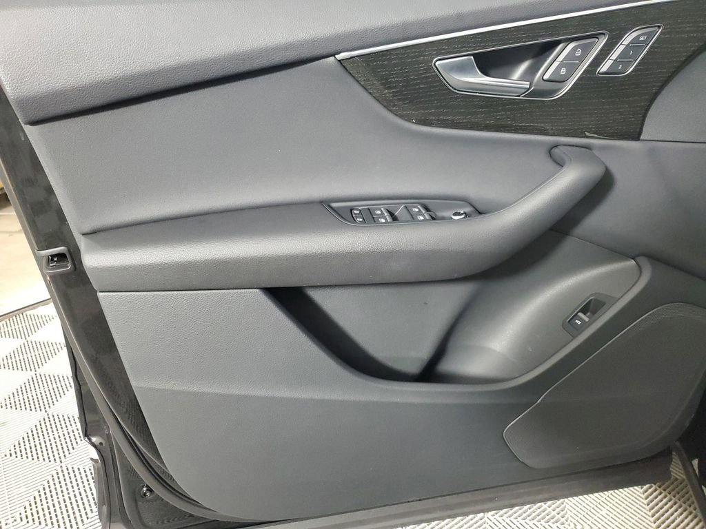 Used 2025 Audi Q7 2.0T Premium w/ Convenience Package image 19