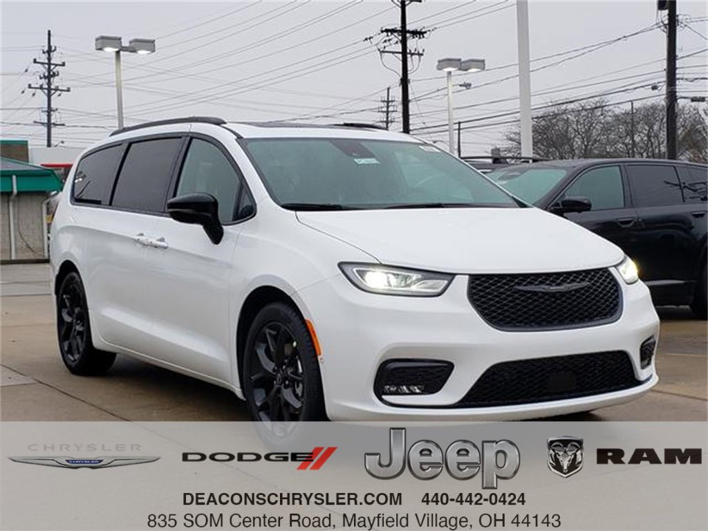 New 2026 Chrysler Pacifica Limited w/ S Appearance Package