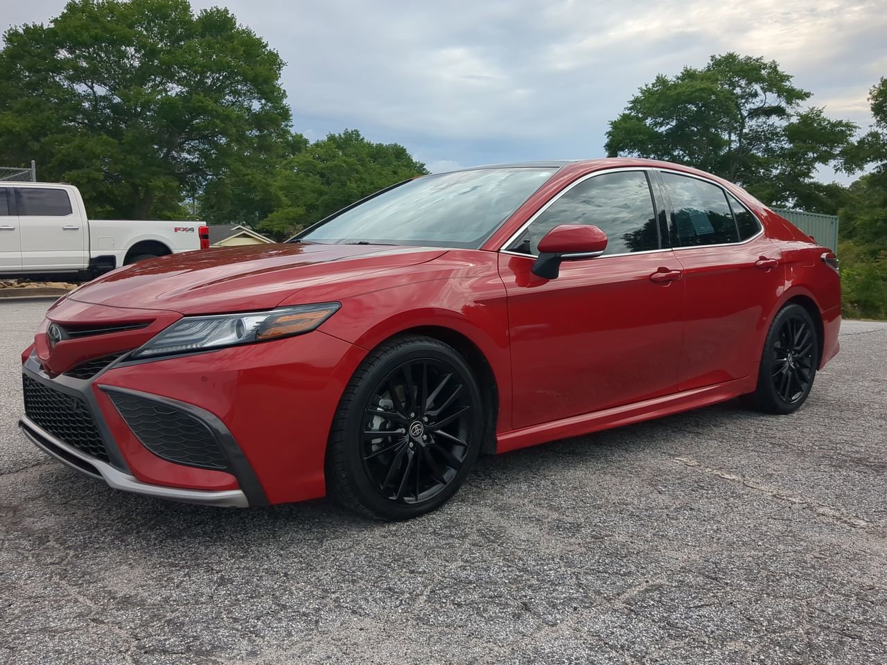 Used 2022 Toyota Camry XSE FWD image 6