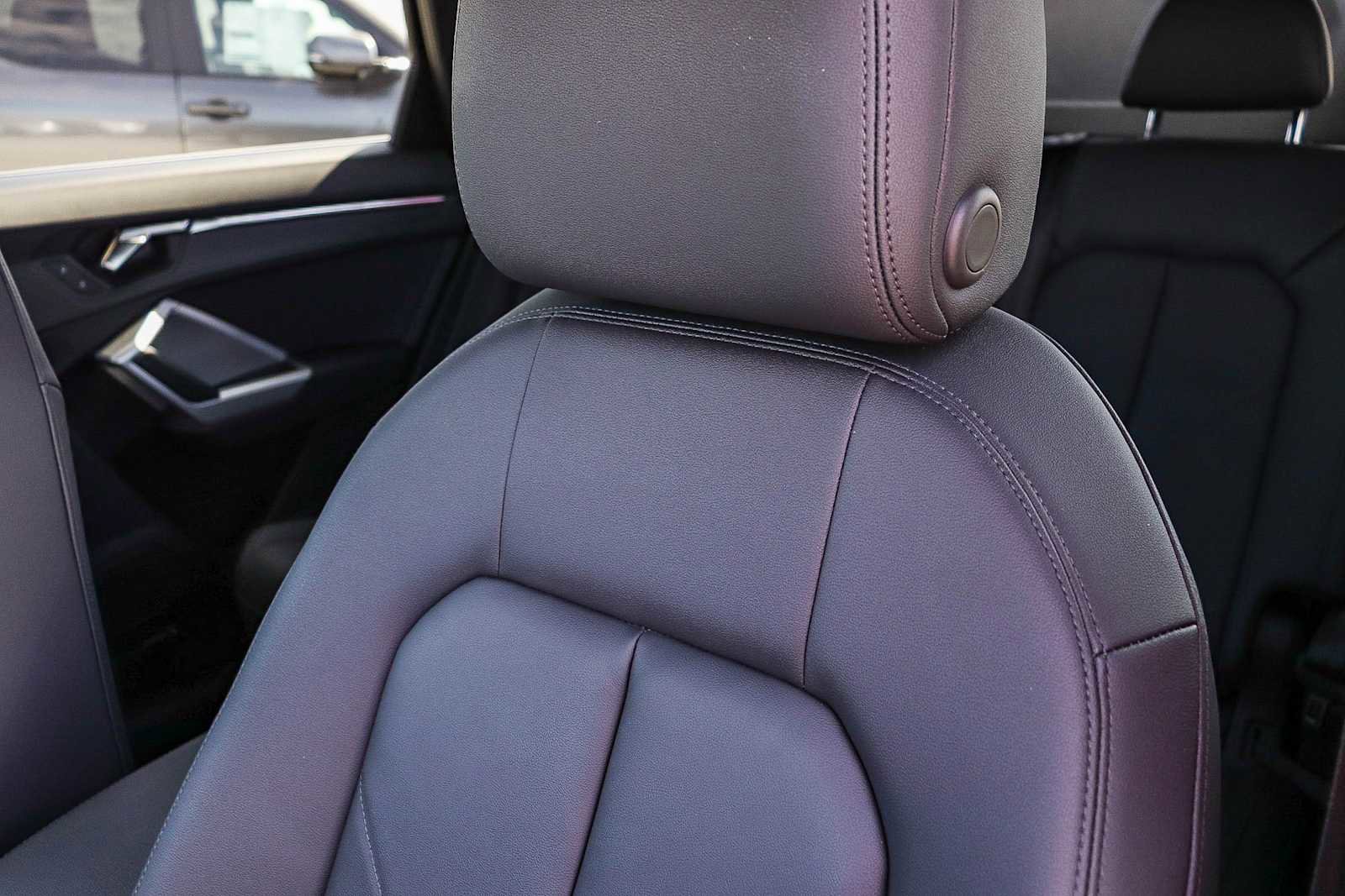 Used 2025 Audi Q3 2.0T Premium Plus w/ Premium Plus Package image 37