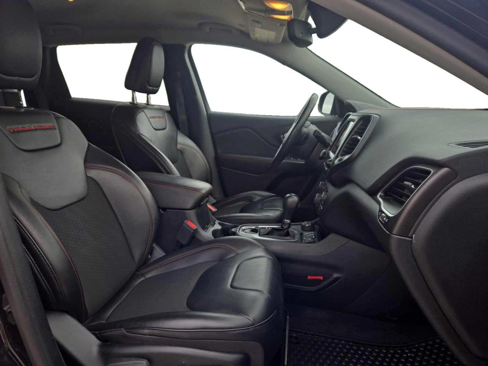 Used 2020 Jeep Cherokee Trailhawk w/ Comfort/Convenience Group image 15