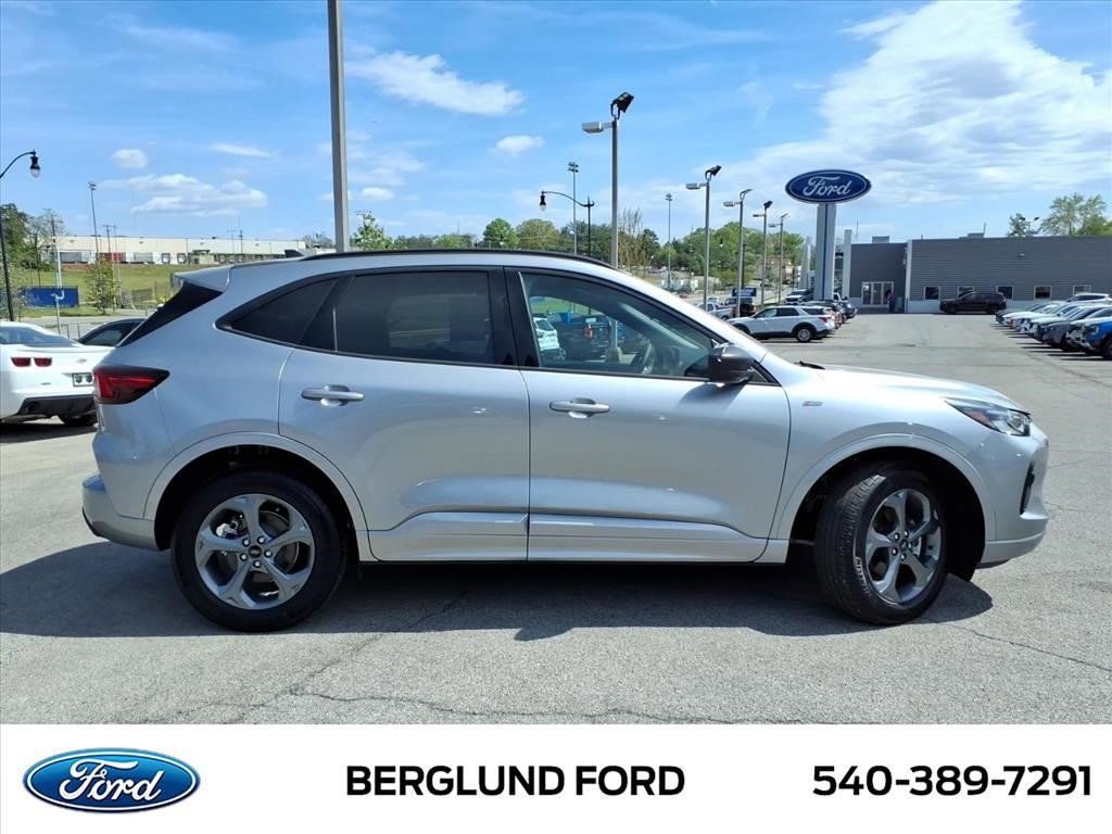 Used 2023 Ford Escape ST-Line w/ Tech Pack #1 image 4