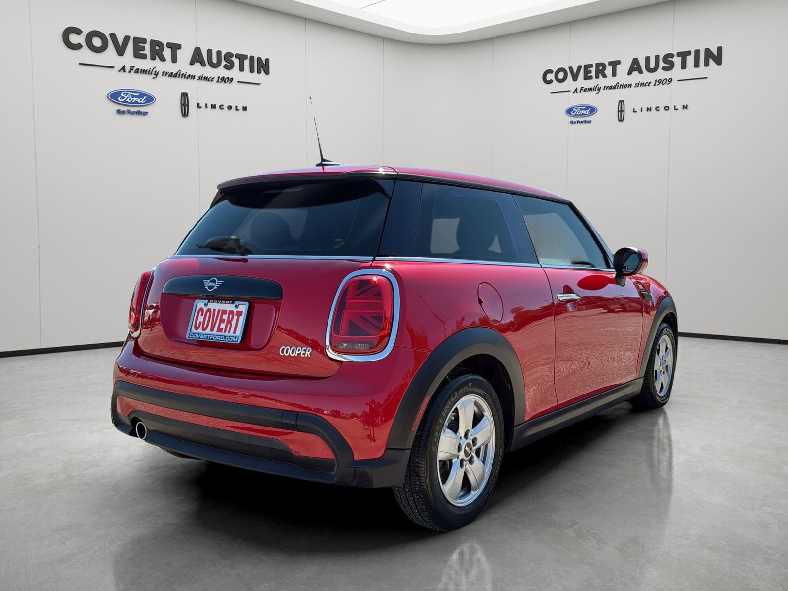 Used 2024 MINI Cooper 2-Door Hardtop FWD image 5