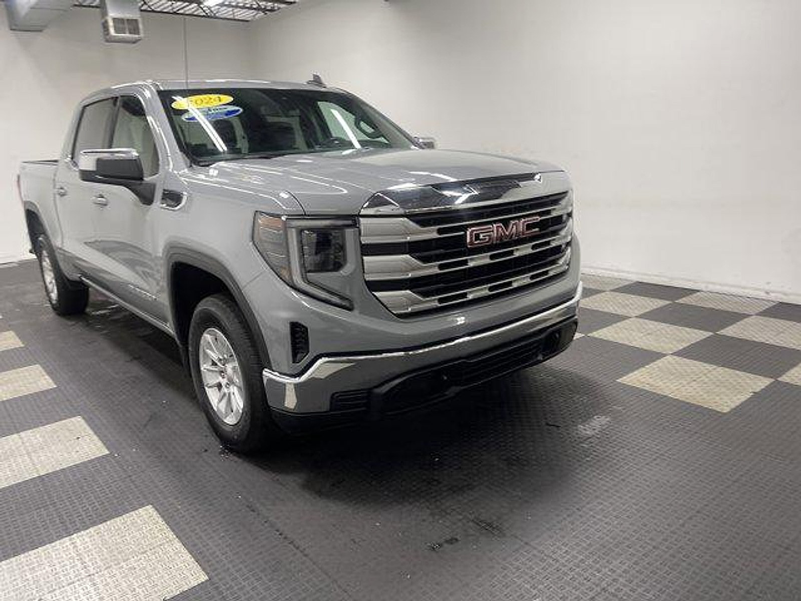 Used 2024 GMC Sierra 1500 SLE AWD/4WD image 5