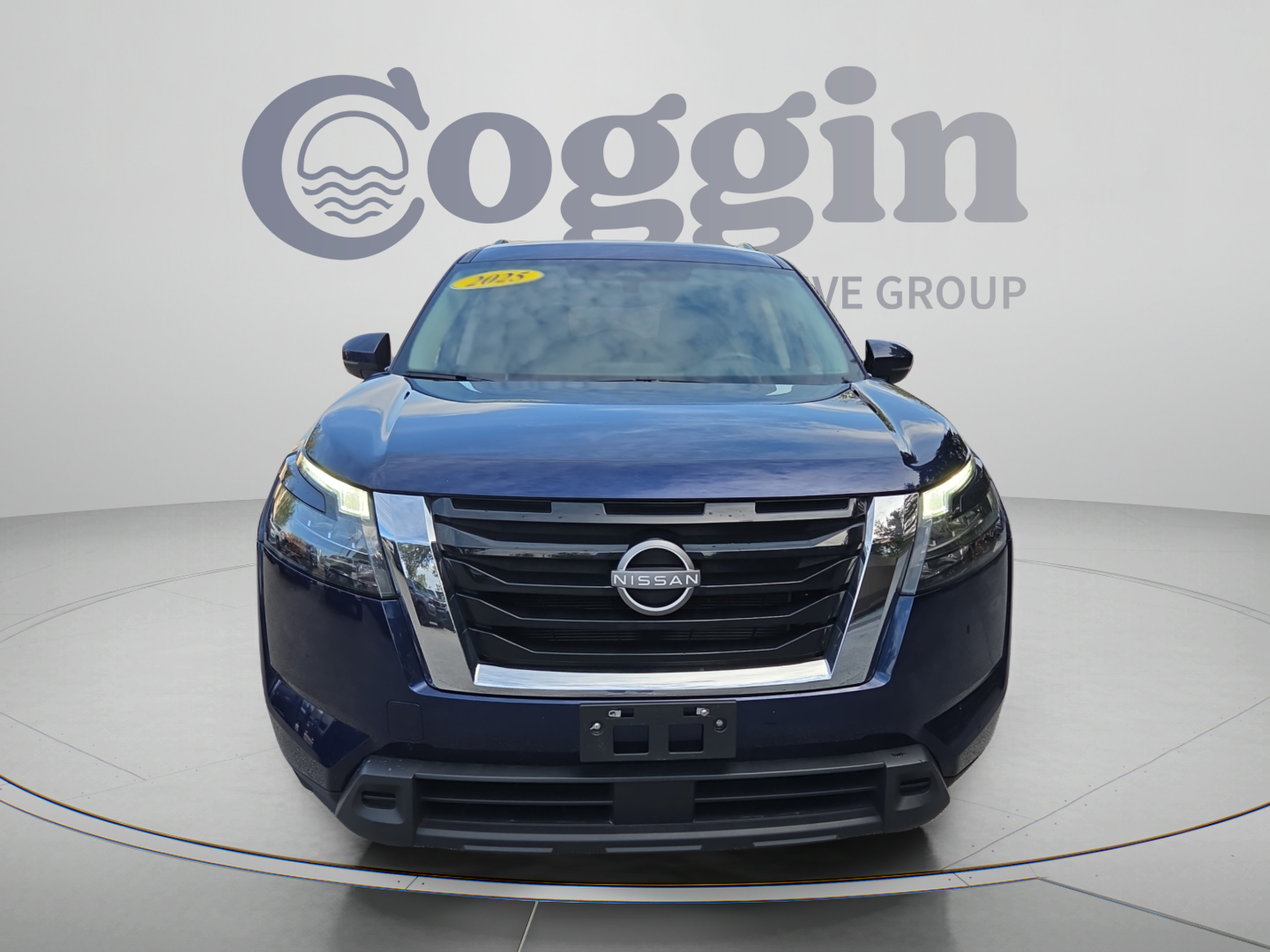 Used 2025 Nissan Pathfinder SV FWD image 8