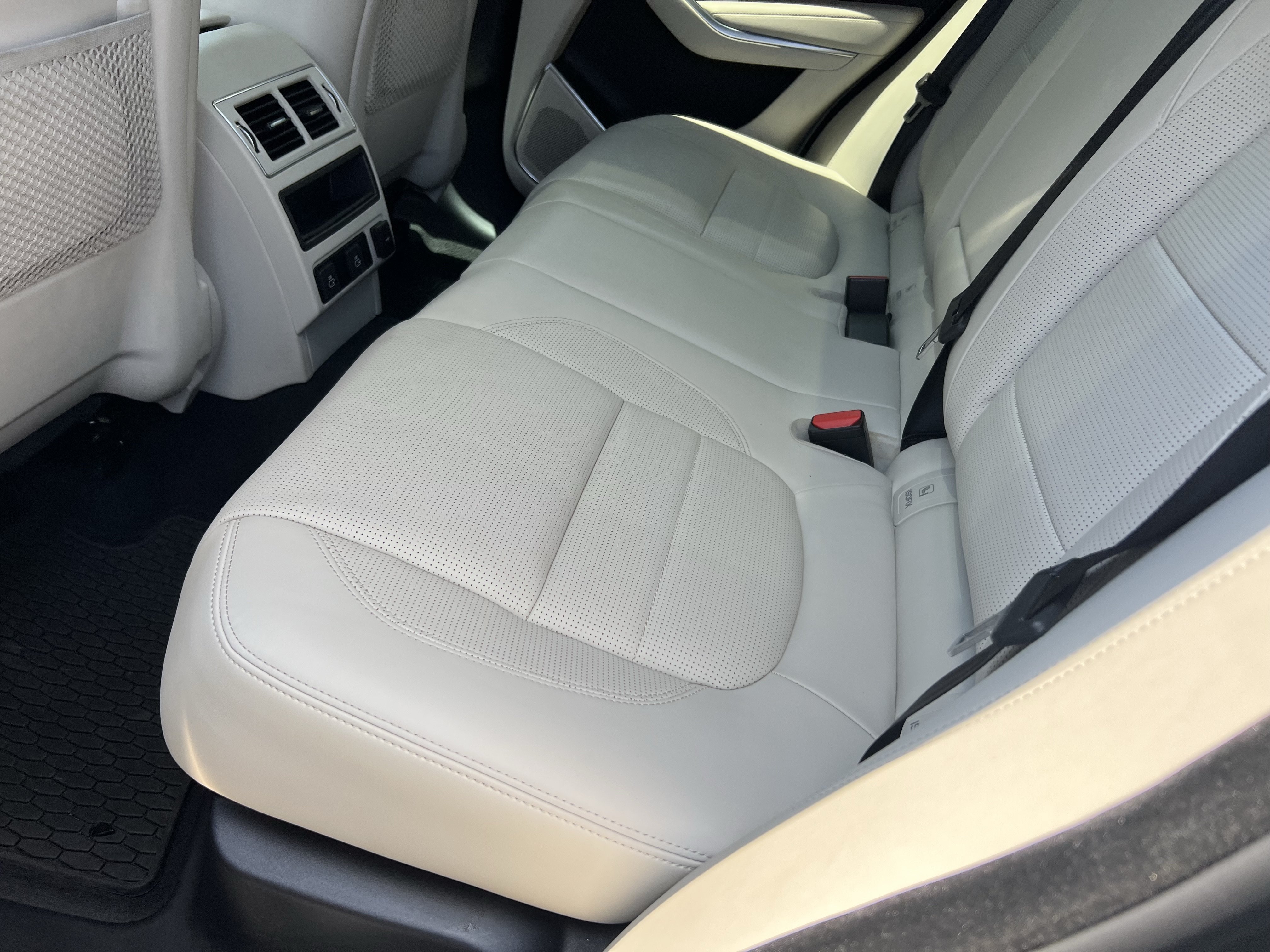 Used 2026 Jaguar F-PACE R-Dynamic S AWD/4WD image 35