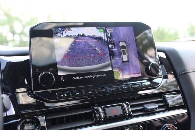 Used 2025 Nissan Pathfinder SL w/ SL Premium Package FWD image 16