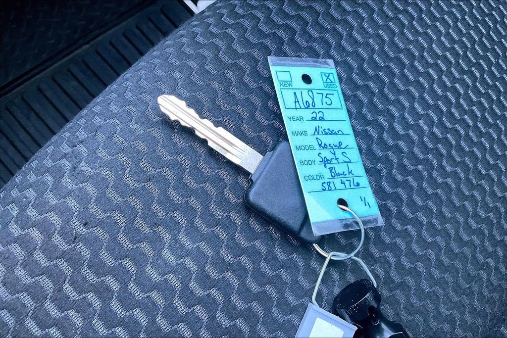 Used 2022 Nissan Rogue Sport S image 11