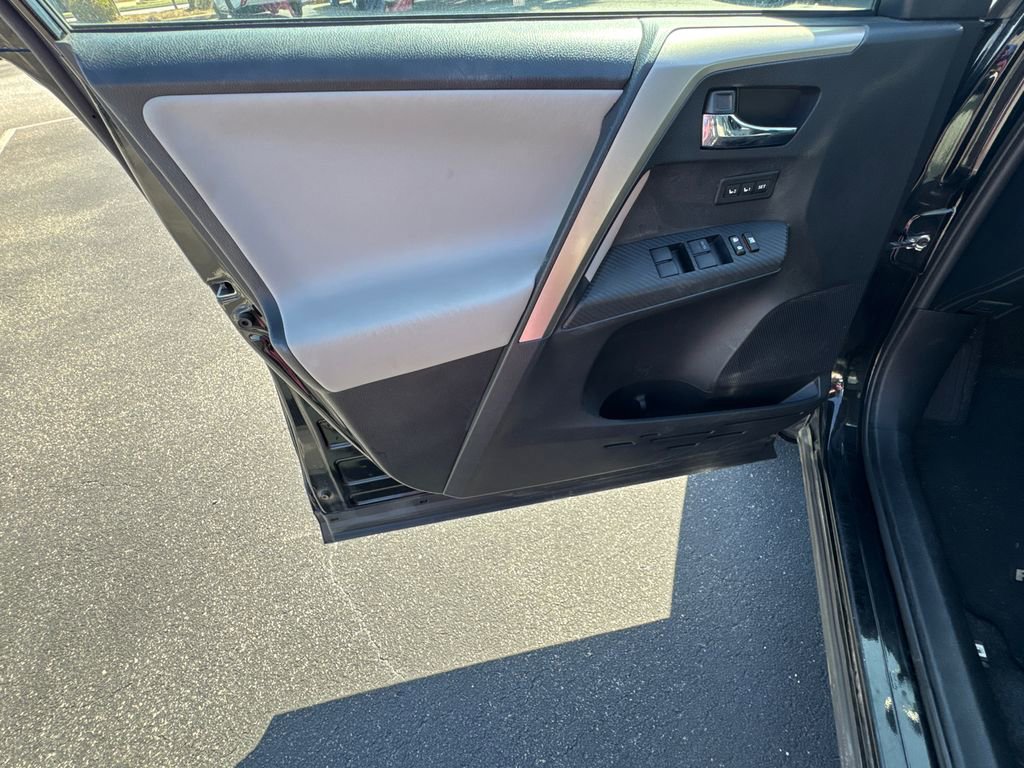Used 2015 Toyota RAV4 Limited image 10