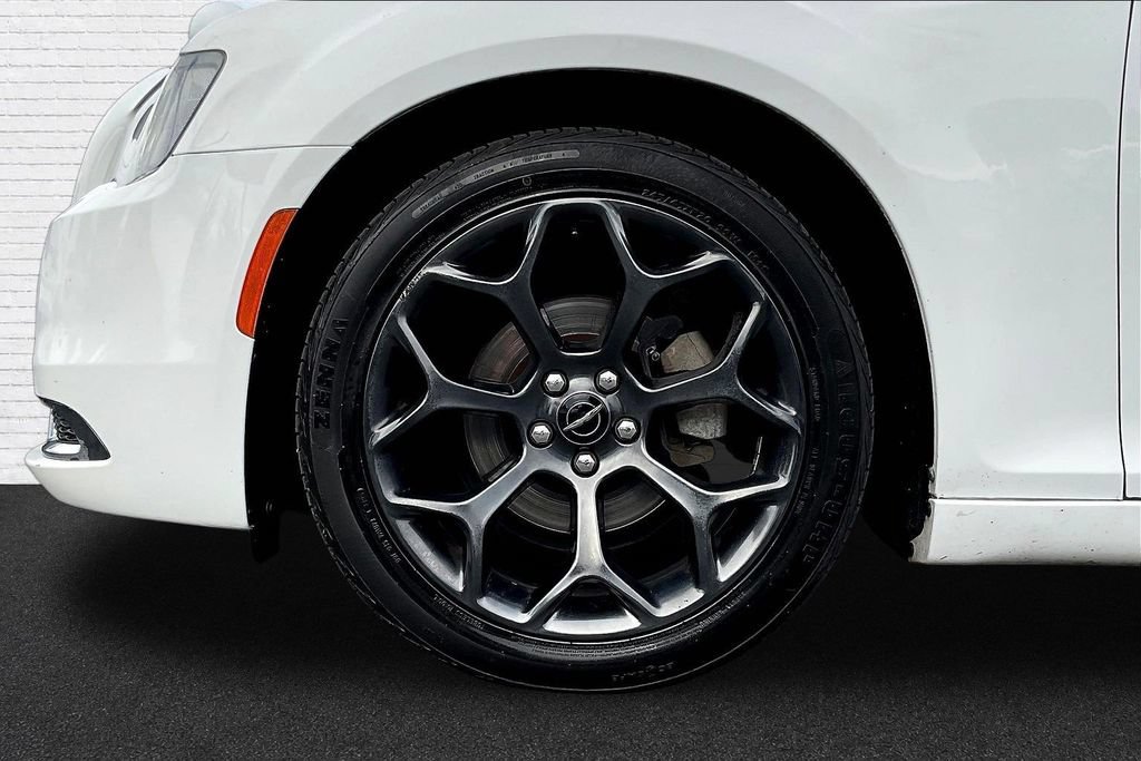 Used 2018 Chrysler 300 Touring w/ Sport Appearance Package RWD image 21