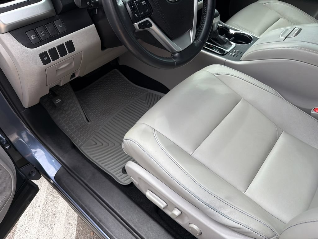 Used 2018 Toyota Highlander XLE FWD image 20