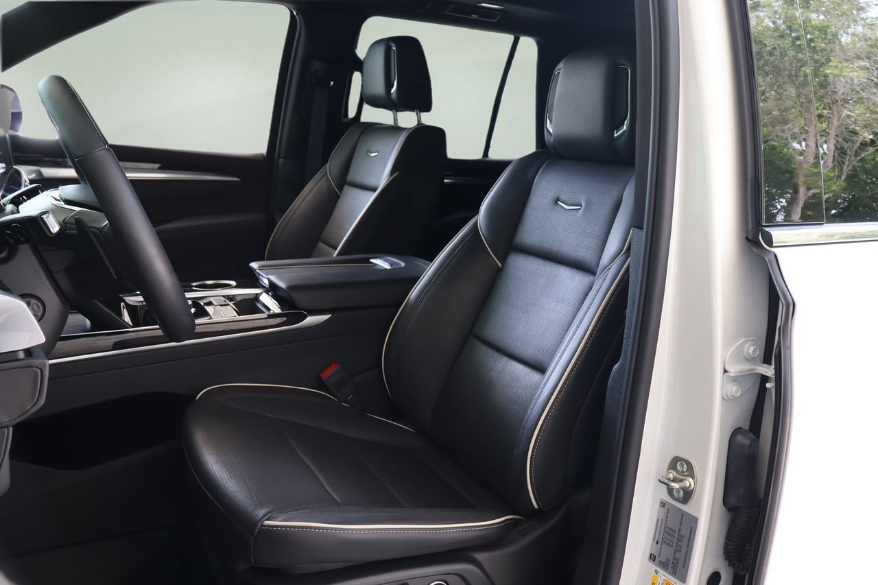 Certified 2025 Cadillac Escalade Premium Luxury AWD/4WD image 11