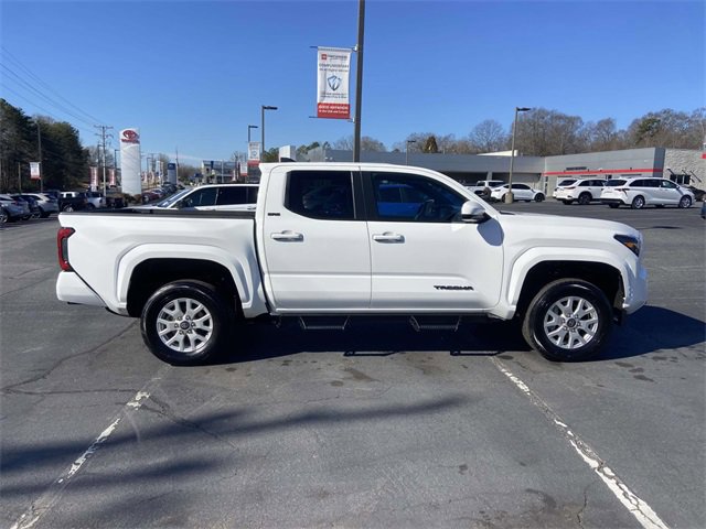 Used 2025 Toyota Tacoma SR5 image 2