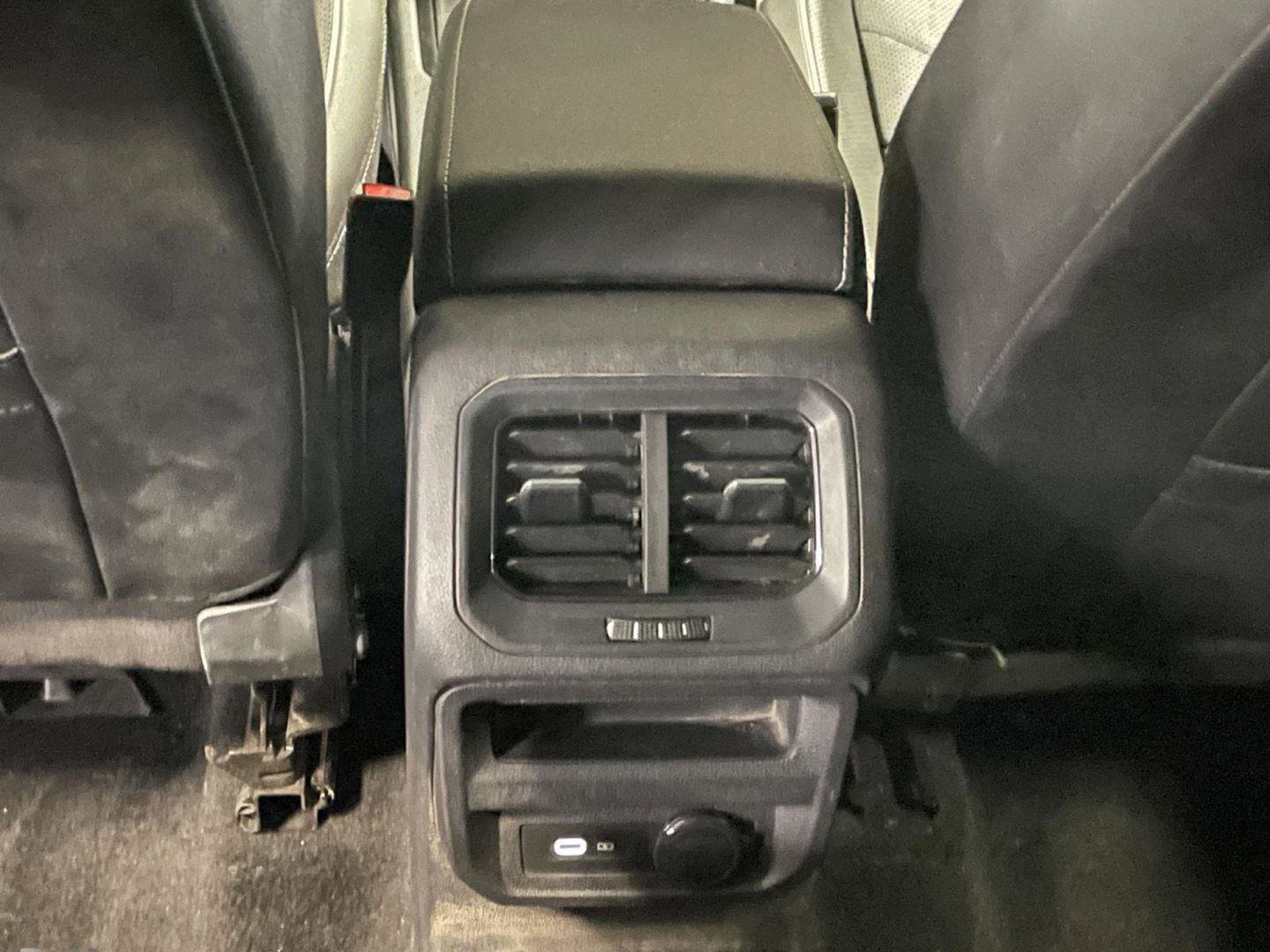 Used 2023 Volkswagen Tiguan SEL R-Line image 18