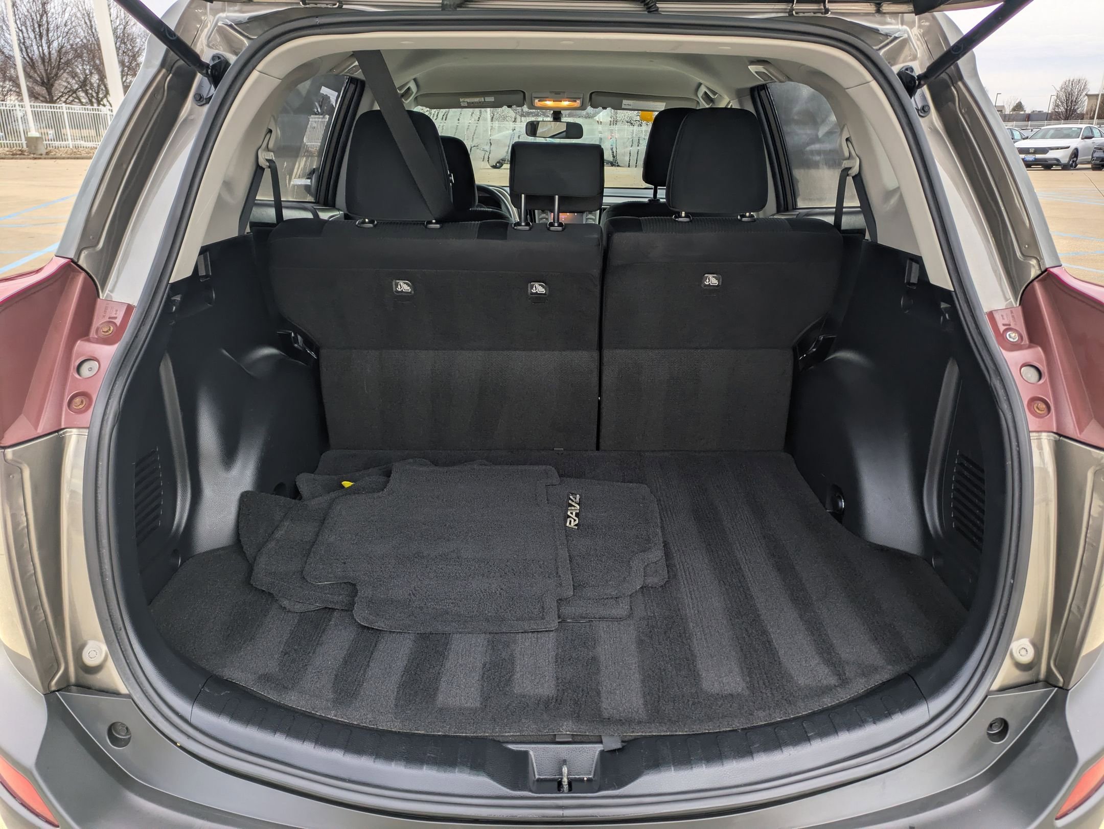 Used 2015 Toyota RAV4 LE image 27