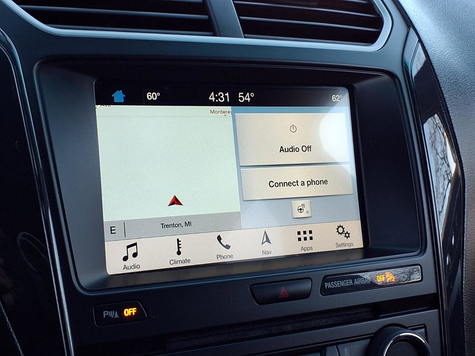 Used 2017 Ford Explorer XLT w/ Equipment Group 202A AWD/4WD image 14