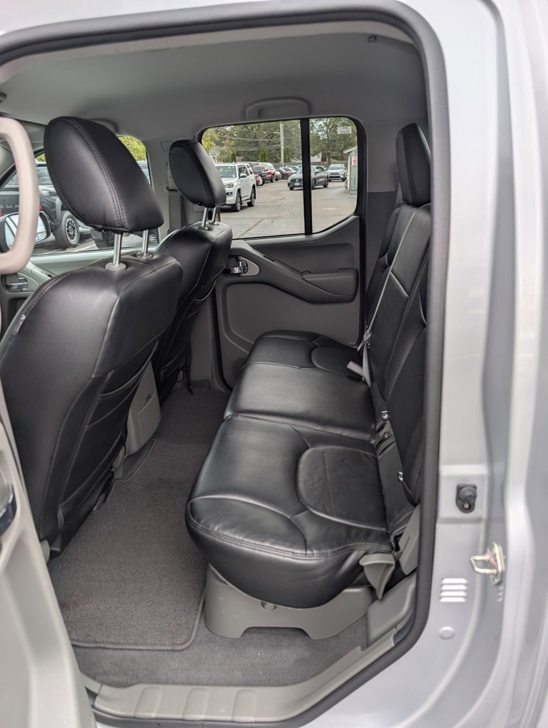 Used 2020 Nissan Frontier SV w/ SV Utility Package image 16