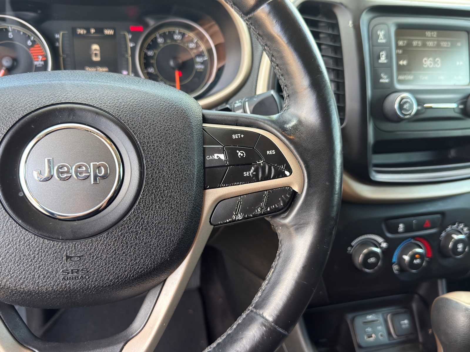 Used 2018 Jeep Cherokee Latitude w/ Altitude Package image 19