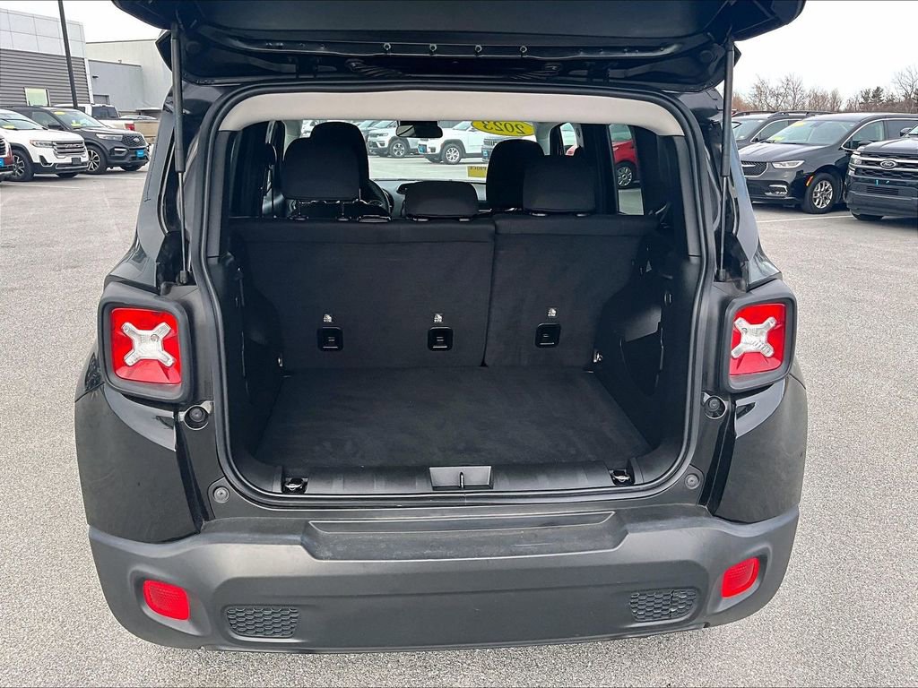 Used 2023 Jeep Renegade Latitude image 34