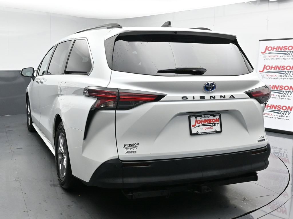 Used 2022 Toyota Sienna XLE image 6