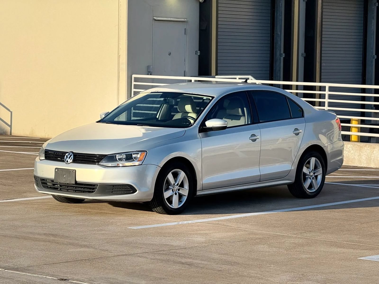 Used 2012 Volkswagen Jetta TDI FWD image 3