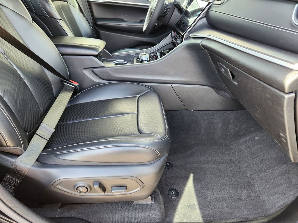 Used 2024 Jeep Grand Cherokee L Limited w/ Luxury Tech Group II image 14