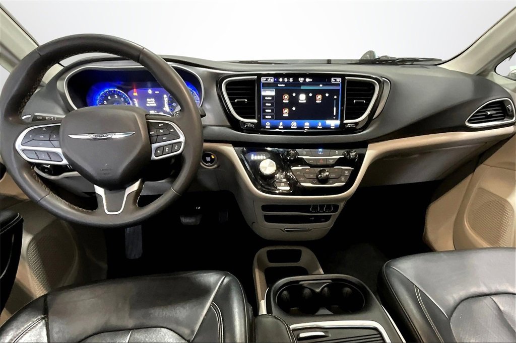 Used 2022 Chrysler Pacifica Touring-L image 7