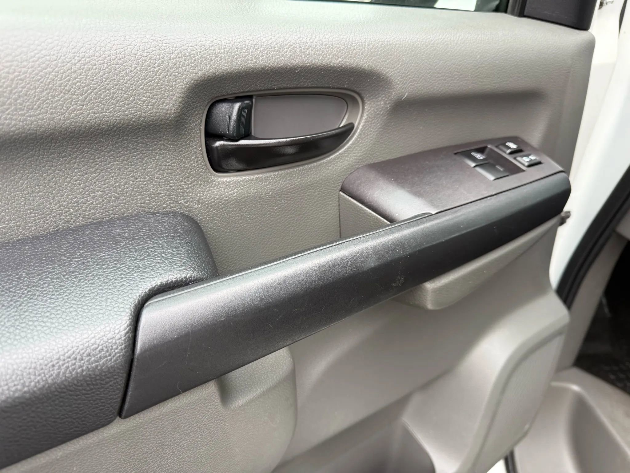 Used 2018 Nissan NV 2500 SV image 17