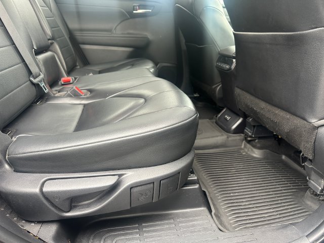 Used 2023 Toyota Highlander XLE AWD/4WD image 21