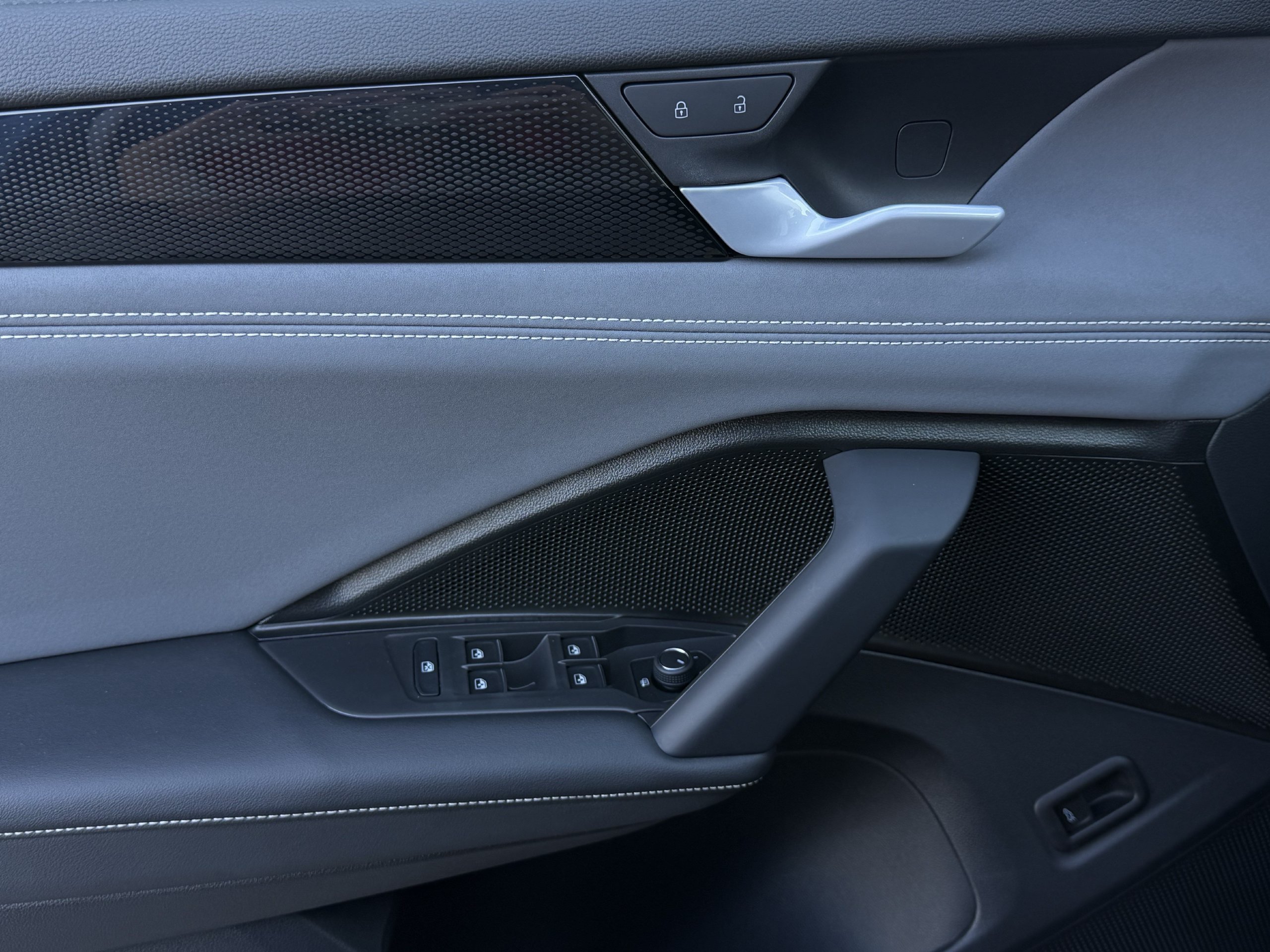 New 2026 Volkswagen Tiguan SE FWD image 22