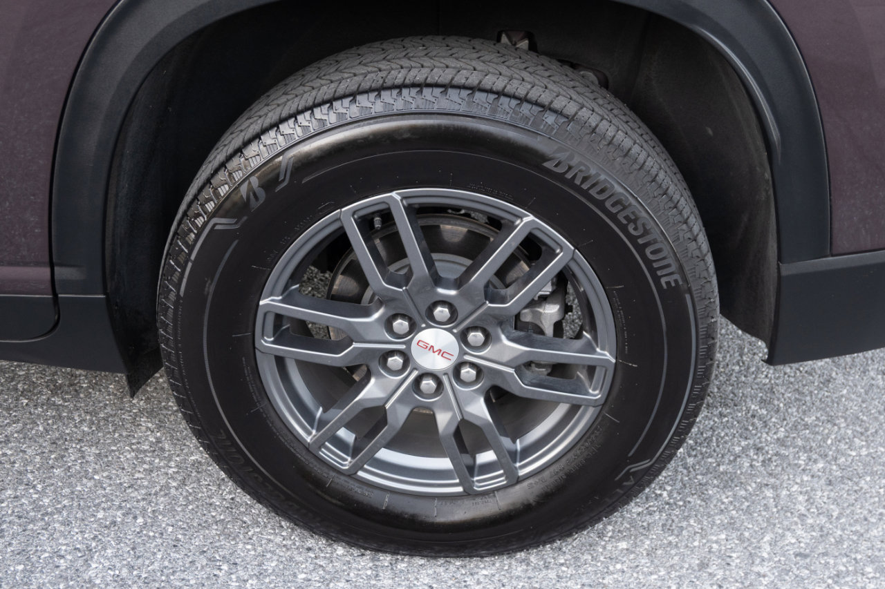 Used 2025 GMC Acadia Elevation image 13