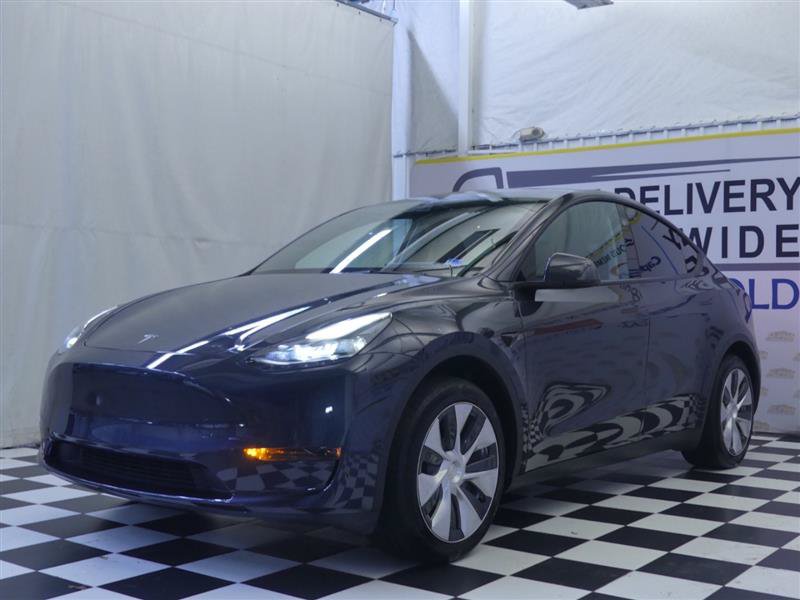 Used 2024 Tesla Model Y 2WD image 3