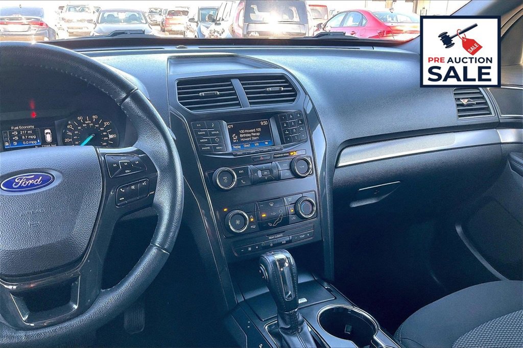 Used 2018 Ford Explorer XLT image 6