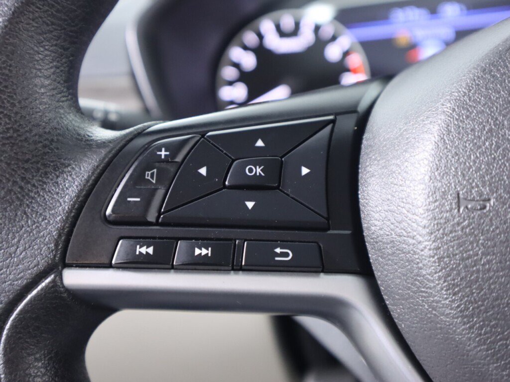 Used 2025 Nissan Altima 2.5 SV FWD image 12