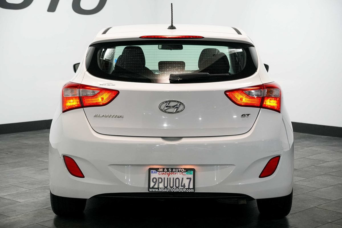 Used 2017 Hyundai Elantra GT FWD image 4