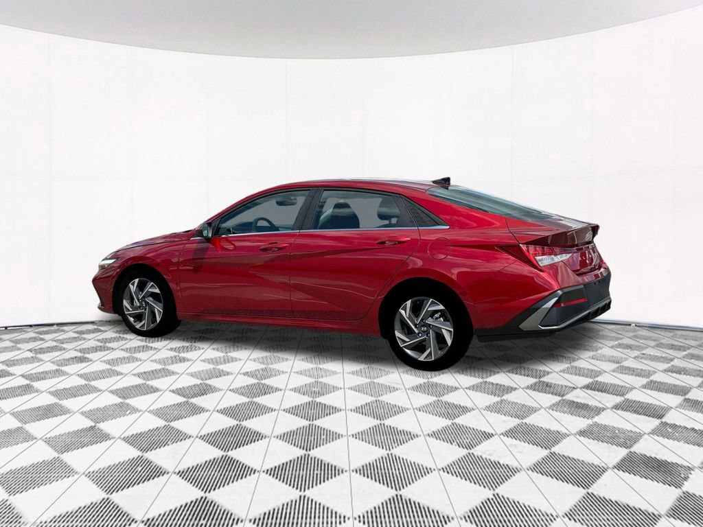 Used 2025 Hyundai Elantra SEL image 7
