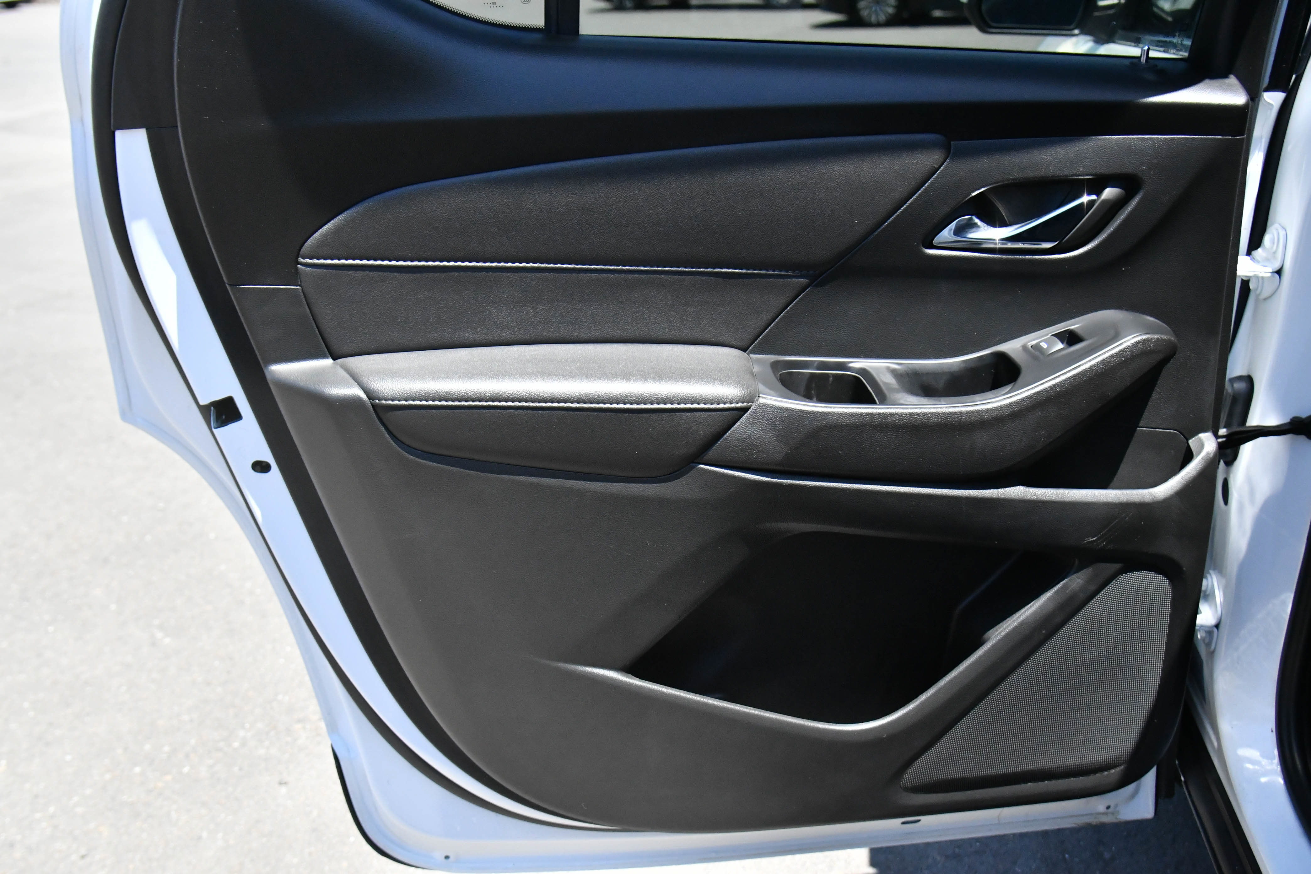 Used 2023 Chevrolet Traverse LT FWD image 38
