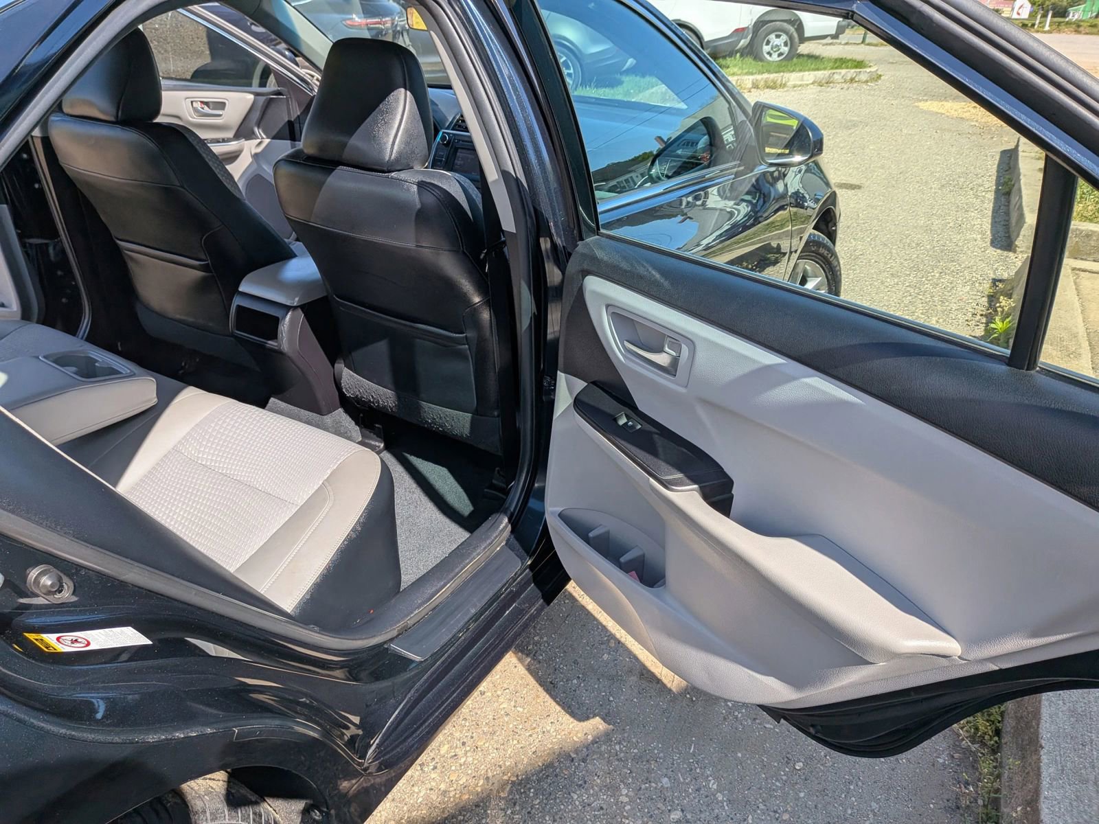 Used 2015 Toyota Camry SE FWD image 29